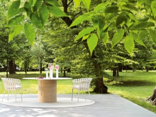 Tisch mit Mittelfu&szlig; Gartenm&ouml;bel &Ouml;sterreich Varaschin Emma Cross Sabine Unter